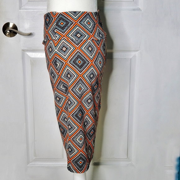 Lularoe Cassie Skirt Orange Blue White Geo Prints Small - Picture 5 of 8